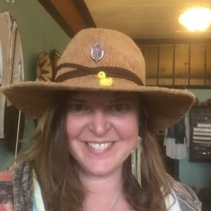 Meet your Posher, Lacy